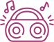 Boombox magenta rétro diffusant de la musique, illustrée par des notes et des ondes sonores vibrantes.